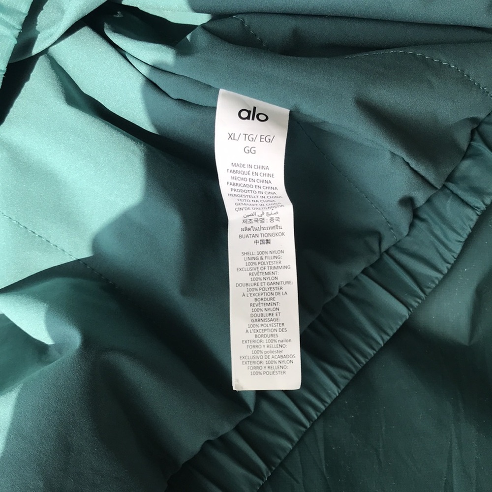 Alo Latitude Light Weight 1/2 Zip Pullover Jacket, Winter Ivy - Picture 16 of 16